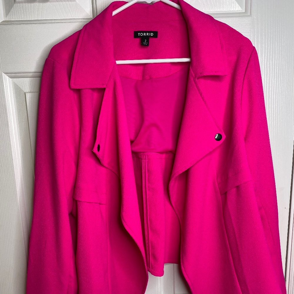 TORRID HOT PINK CREPE BLAZER